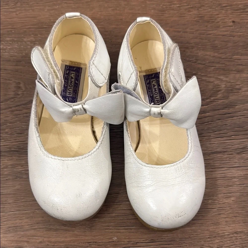 L'Amour White Bow Dress Shoes for Kids - Picture 1 of 6